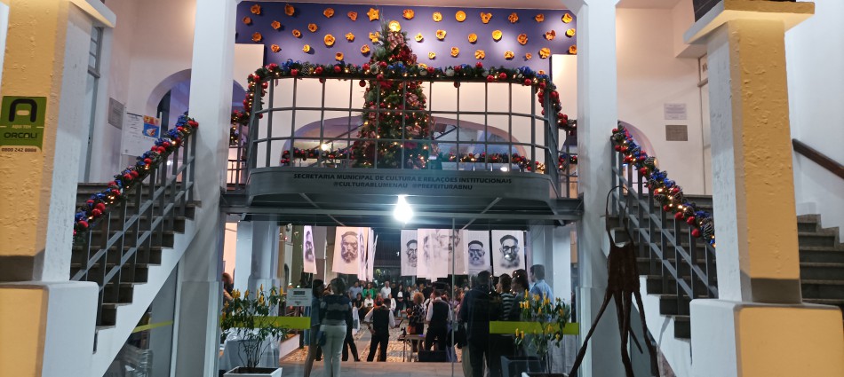 5ª Temporada de Exposições do MAB abre em clima de Natal