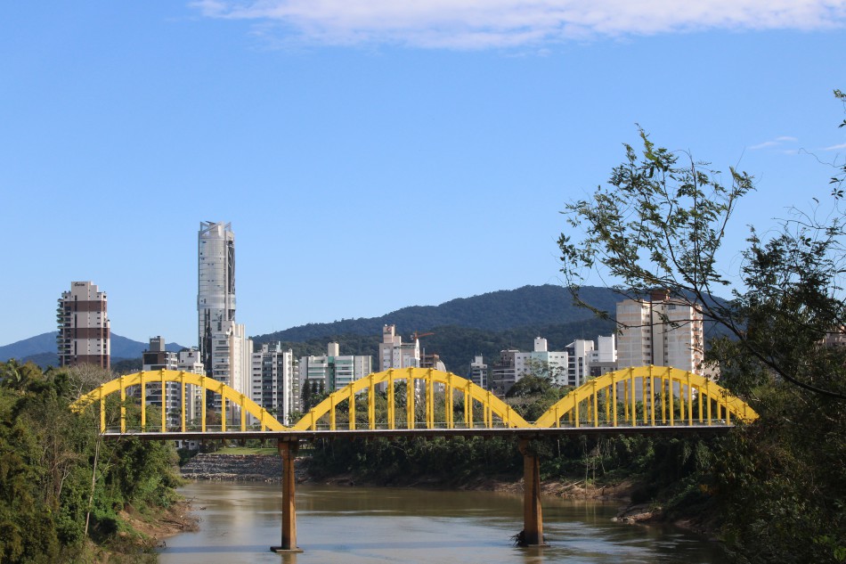 Teatro e música são destaques na programação do fim de semana em Blumenau