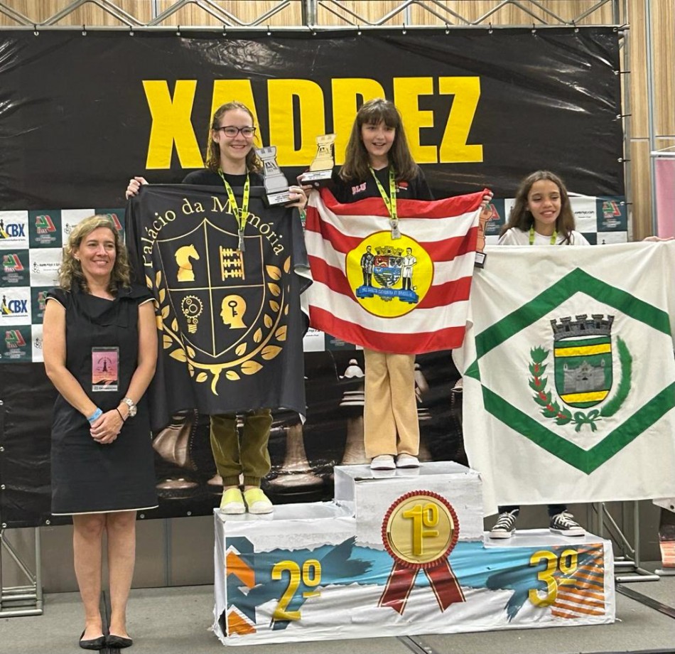 Três enxadristas de Blumenau são campeãs brasileiras de Xadrez