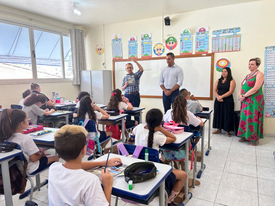 Educação Municipal de Blumenau é reconhecida com Selo Nacional Ouro em Alfabetização