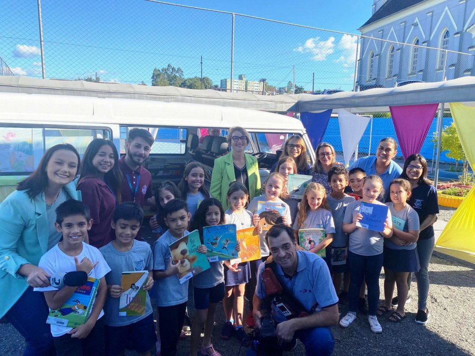 Biblioteca Ambulante retorna levando alegria através dos livros