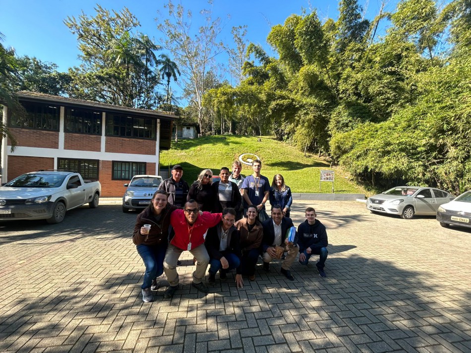 Servidores do Centro Turístico e Cultural da Vila Itoupava realizam visita institucional ao aterro sanitário industrial de Blumenau