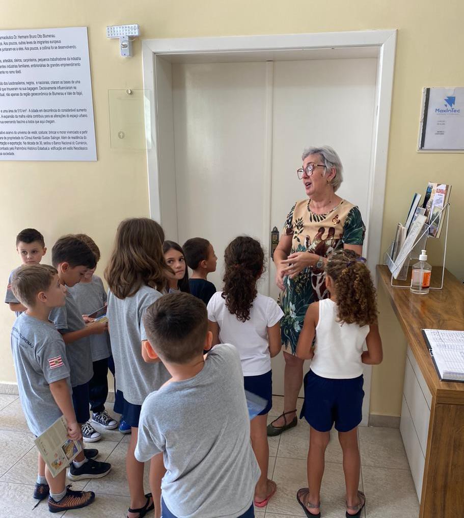 Alunos da Itoupava Central conhecem funcionamento do Museu de Hábitos e Costumes