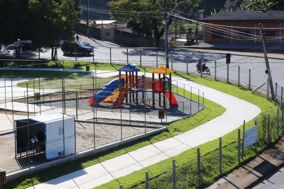 Revitalização de Praça no Anel Viário Norte avança e município realiza acabamentos finais 