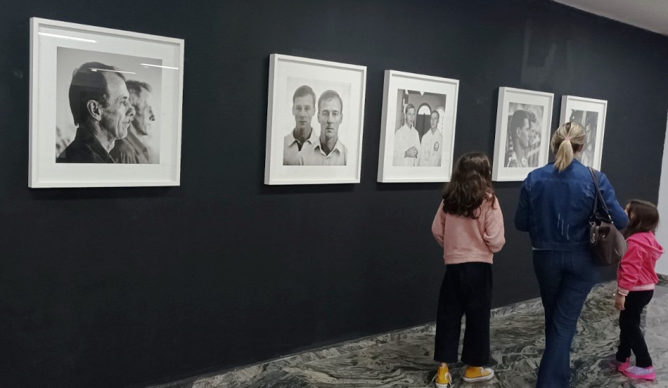 Exposição fotográfica impressiona as crianças