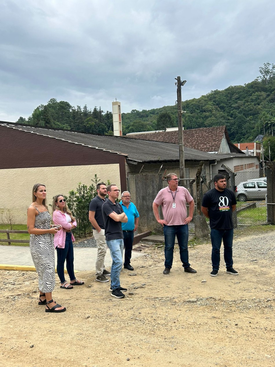 Prefeitura de Blumenau beneficia Rua Hermann Hein com pavimentação