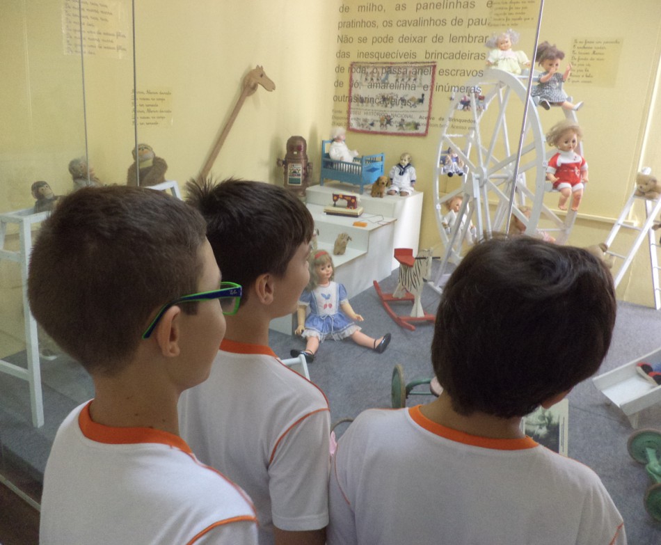 Crianças visitam Museu de Hábitos e Costumes