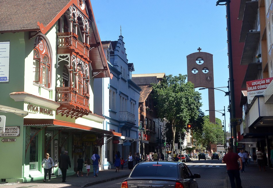 Confira como fica o trânsito durante o fim de semana no Centro de Blumenau