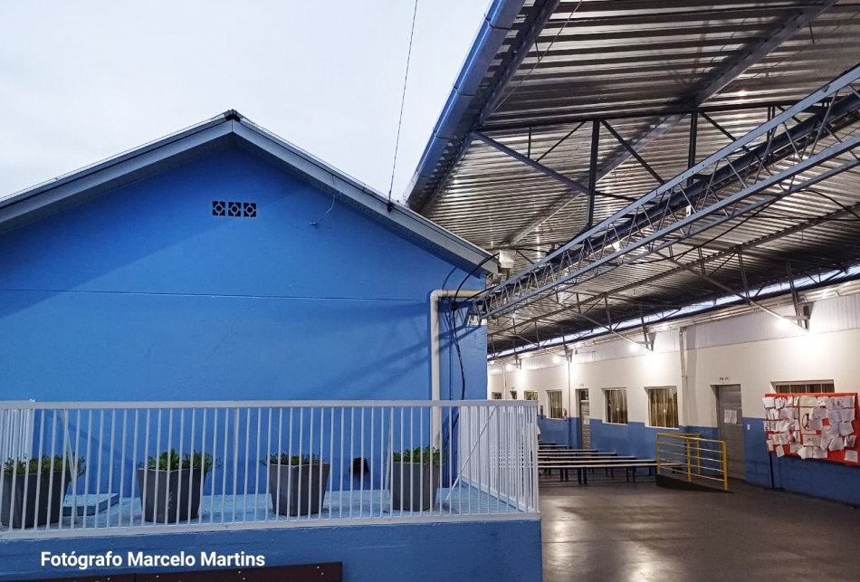 Prefeitura entrega para comunidade obra na EBM Alberto Stein
