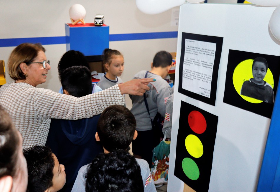 O Mundo de Heitor: estudante com autismo faz exposição em alusão ao Maio Amarelo em Blumenau