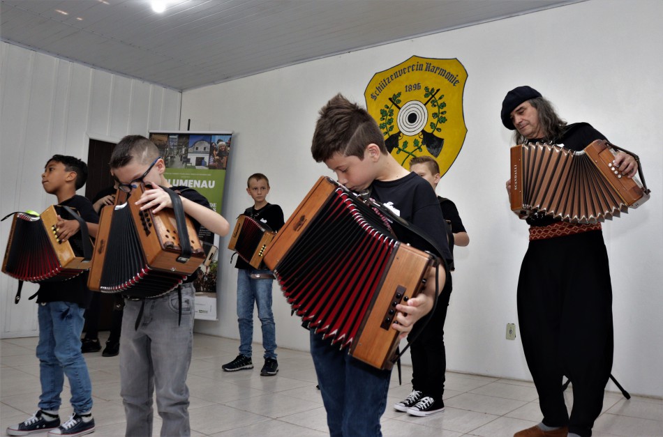 Projeto Fábrica de Gaiteiros abre inscrições para nova turma na Vila Itoupava