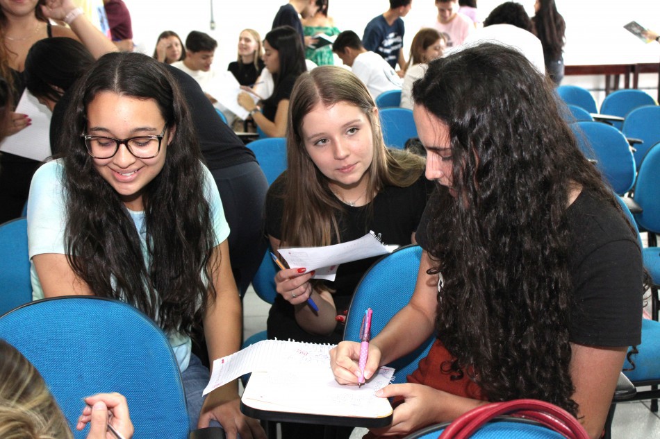 Programa Jovem Aprendiz inclui mais de 200 jovens no mercado de trabalho em Blumenau