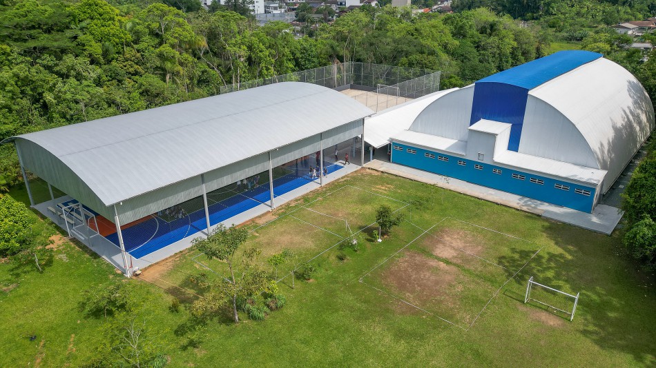 Prefeitura de Blumenau entrega novas quadras e melhorias na EBM Visconde de Taunay
