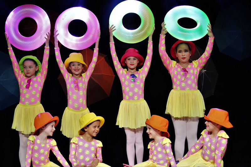 Alunos da Pró-família esbanjam talento em espetáculos de dança e mostra de teatro