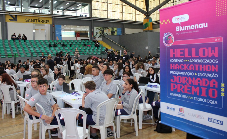 Evento desafia estudantes da rede pública municipal a criar soluções inovadoras na área da tecnologia