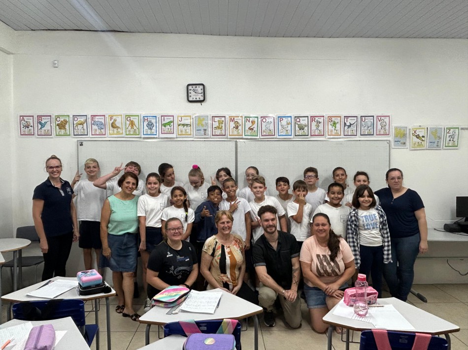 EBM Bilíngue Erich Klabunde recebeu palestra sobre vivências com a língua alemã