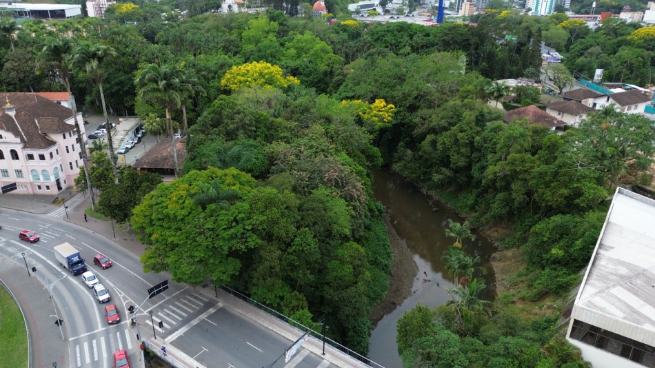Prefeitura lança programa Rio Seguro para desassoreamento de rios e ribeirões em Blumenau