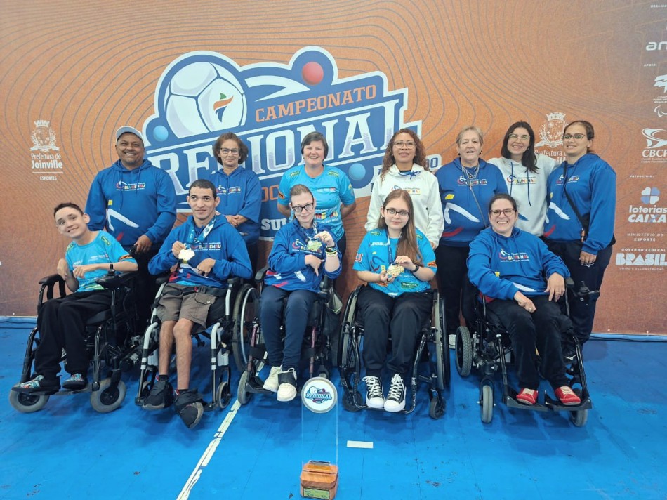 Paratletas de Blumenau conquistam 17 medalhas em competições de natação e bocha paralímpica