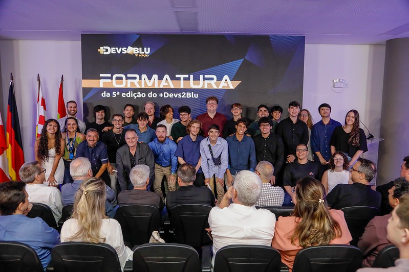 Aceleração de talentos: +Devs2Blu forma mais 100 alunos em Blumenau