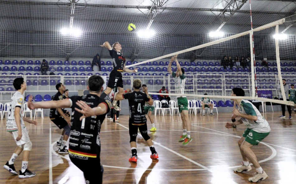 Equipes masculinas de vôlei e basquete de Blumenau buscam vaga na final dos Joguinhos Abertos nesta sexta-feira