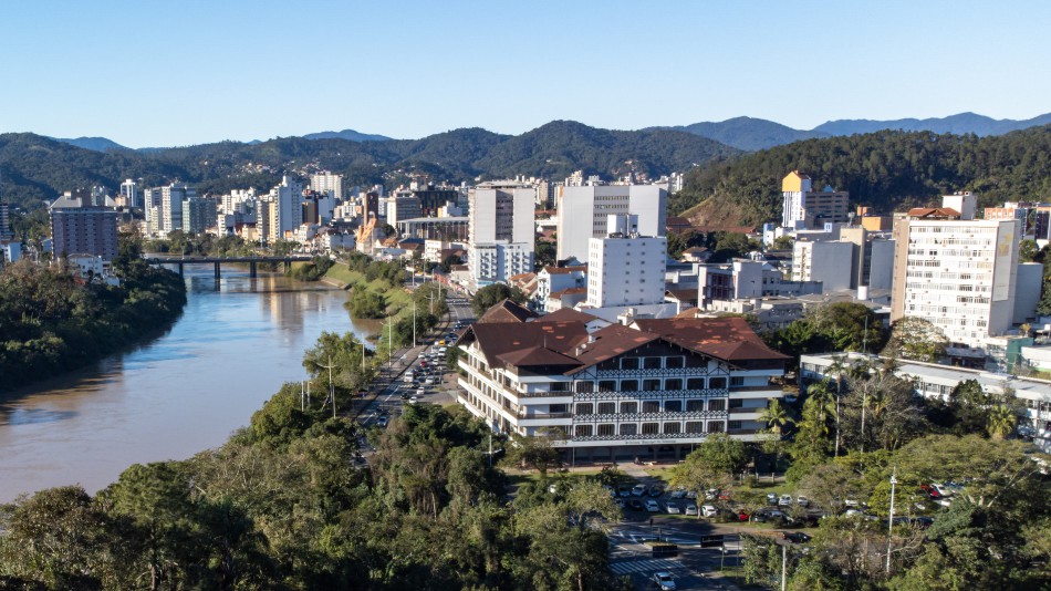 Blumenau é destaque entre as cidades mais mencionadas nas redes sociais em 2025