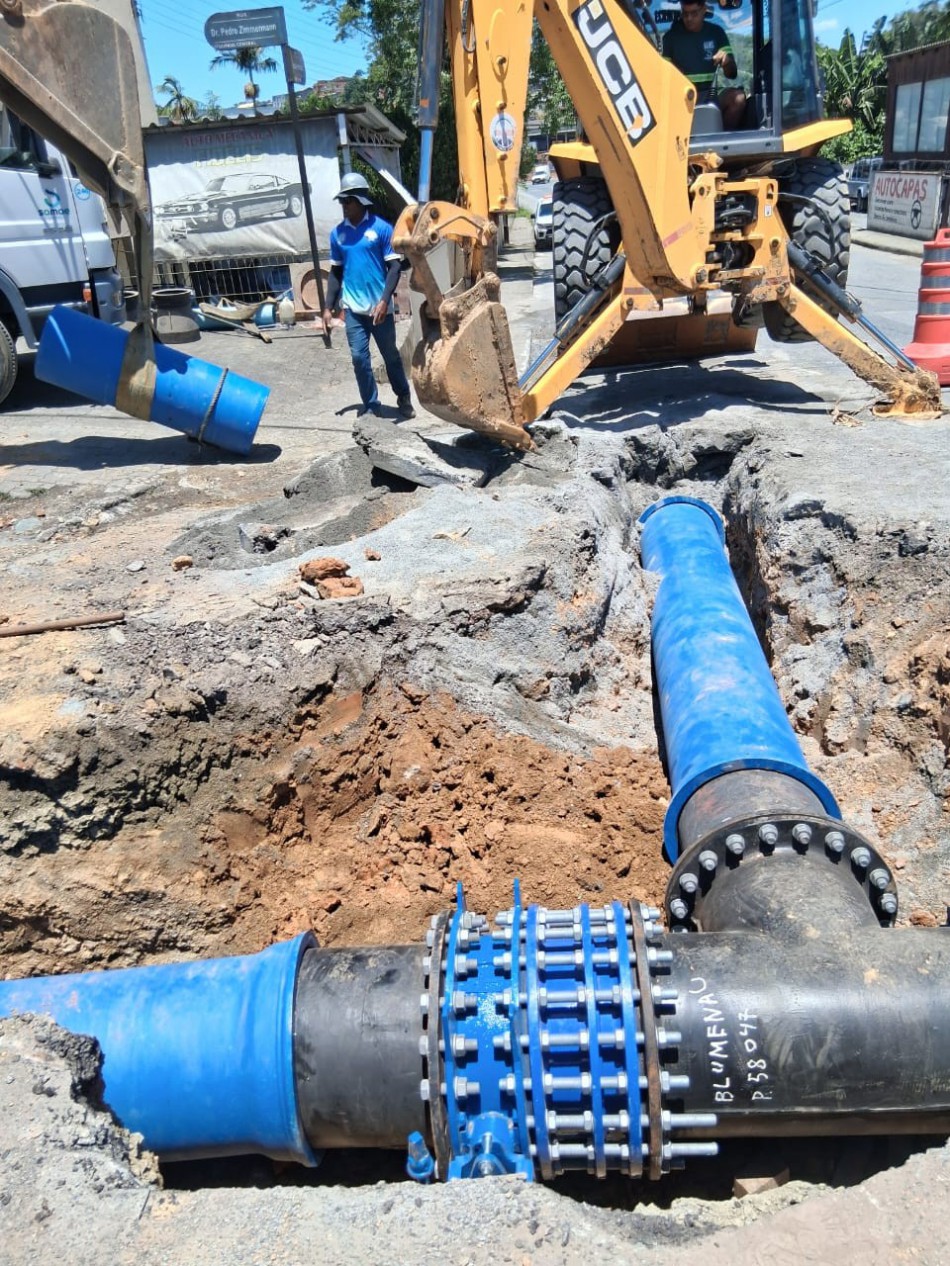 Equipes do Samae concluem a instalação de nova rede de abastecimento no bairro Itoupava Central