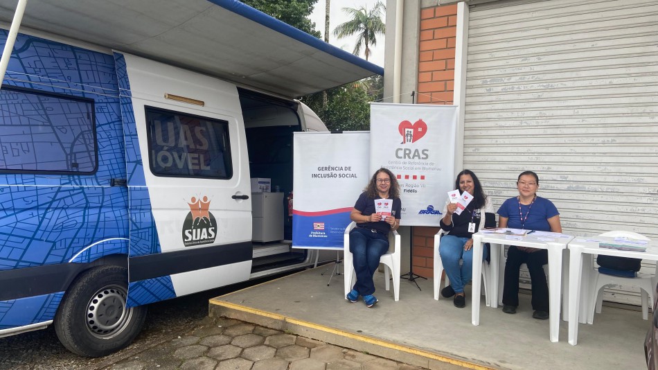 Cras orienta moradores do bairro Garcia sobre serviços e benefícios sociais