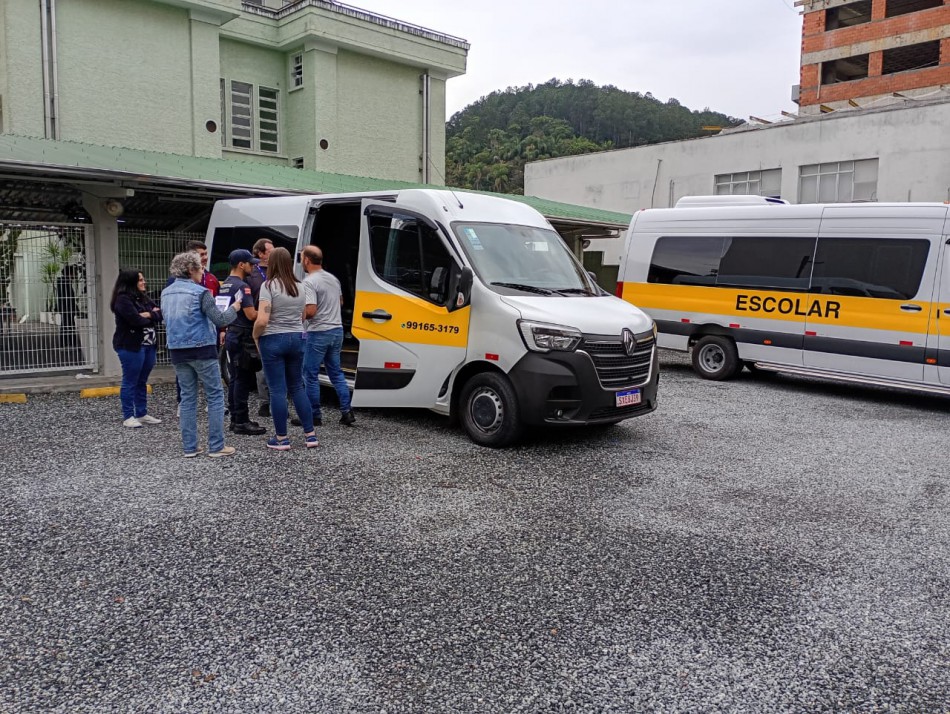 Prefeitura de Blumenau retoma campanha de fiscalização de veículos que realizam o transporte escolar em Blumenau