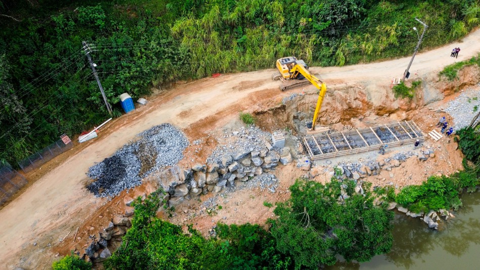 Obras na Rua Helmund Trapp chegam a 40% de execução com conclusão da nova ponte