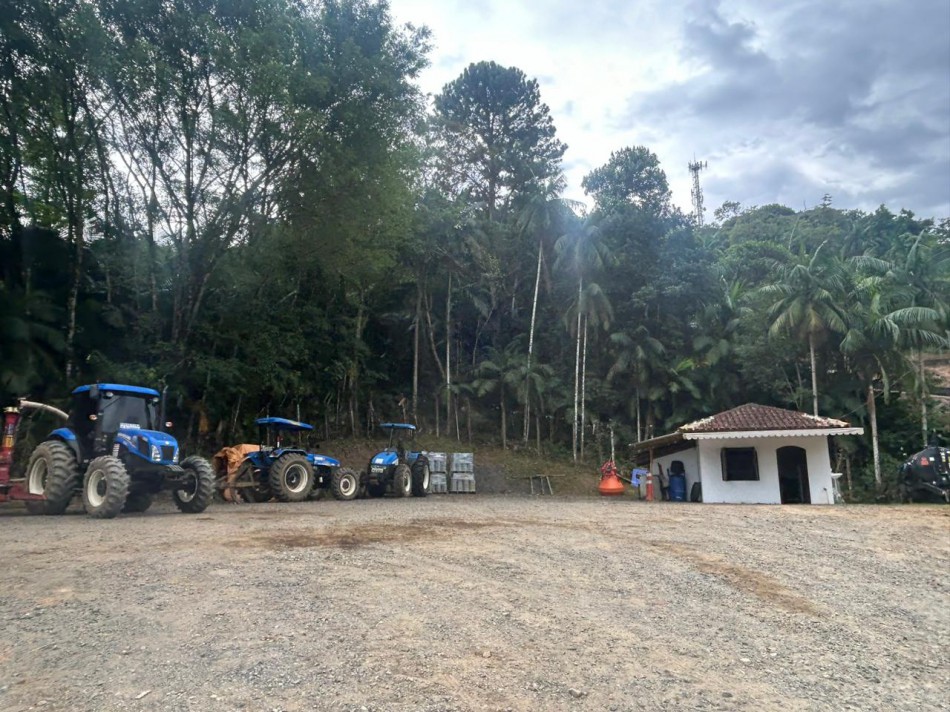 Pátio de máquinas da Diretoria de Desenvolvimento Rural passa por reformas