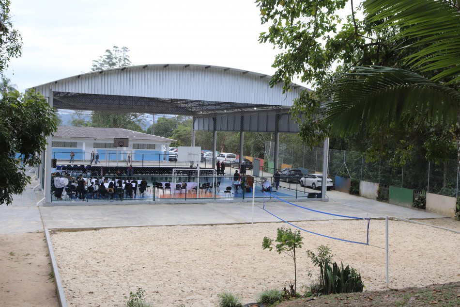 Revitalização das quadras da EBMB Alice Thiele beneficia mais de 370 alunos do distrito do Garcia