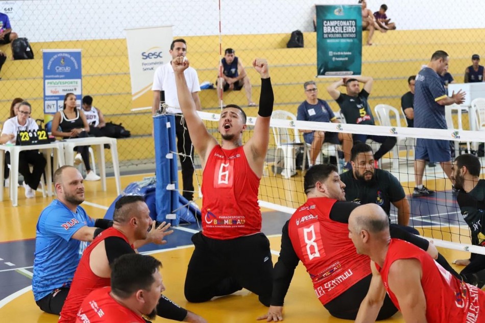 Paratleta de Blumenau é convocado para semana de treinamento da Seleção Brasileira de vôlei sentado