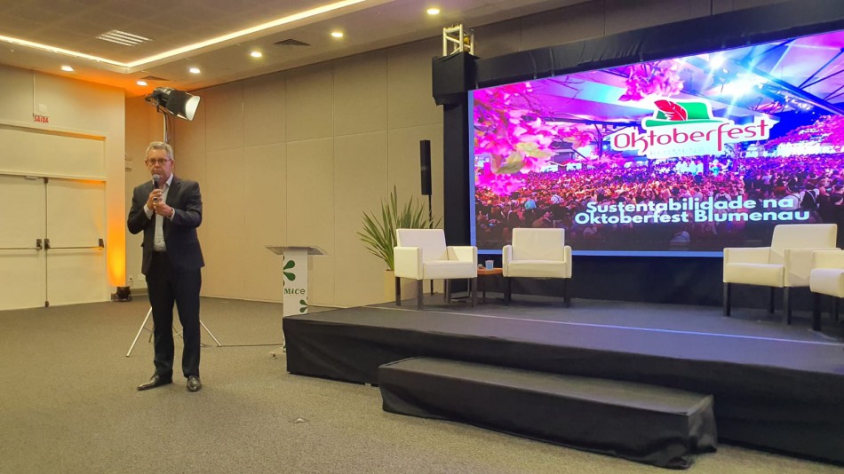 Blumenau participa de fórum internacional sobre turismo de eventos