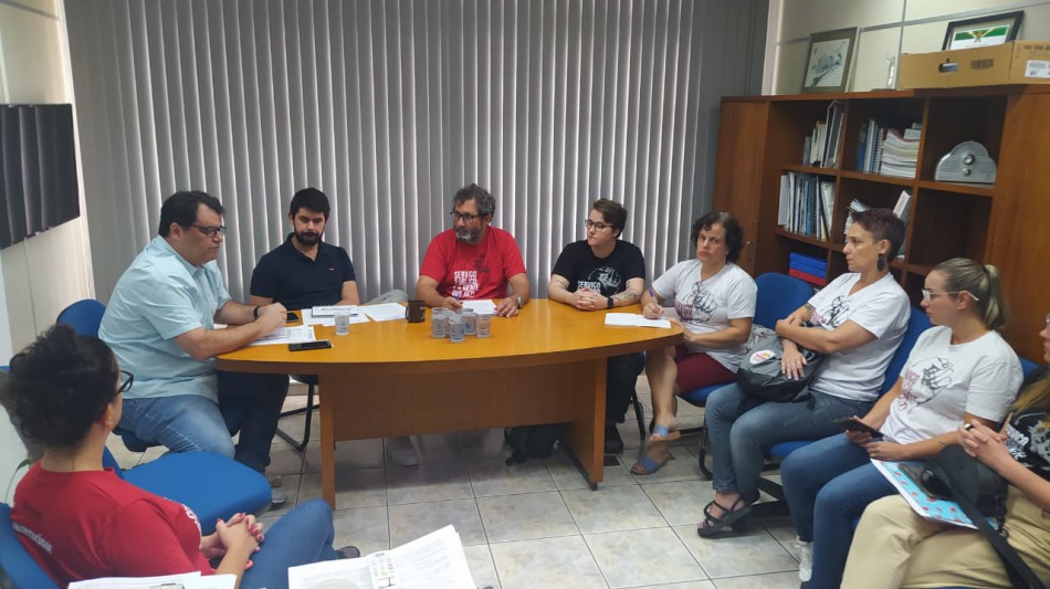 Em cumprimento à lei eleitoral, Prefeitura antecipa proposta de reajuste aos servidores
