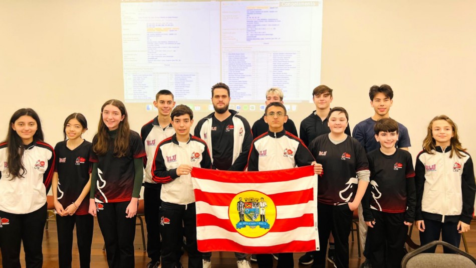 Atletas de Blumenau conquistam medalhas no remo e xadrez durante o fim de semana