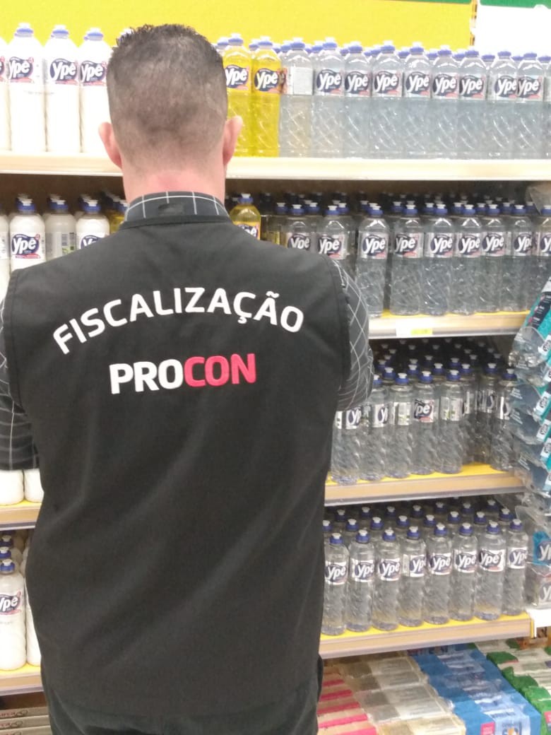 Procon de Blumenau fiscaliza detergentes de louças nos estabelecimentos comerciais