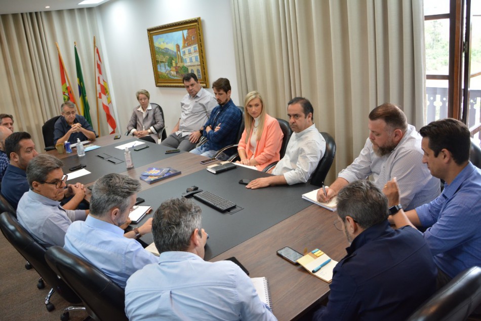 Prefeito reúne secretários para avaliar impactos das paralisações nas rodovias