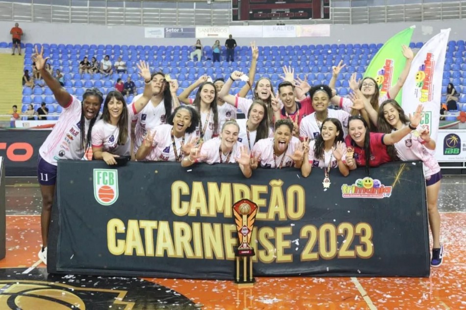 Basquete Feminino de Blumenau é campeão invicto do Campeonato Estadual Adulto