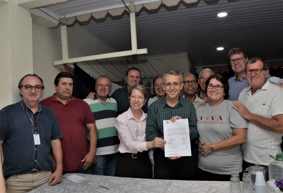 Prefeito assina ordem de serviço para obra de mutirão na Itoupava Central 