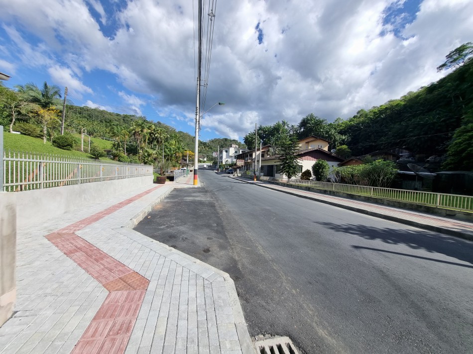 Vagas de estacionamento são ampliadas na Rua Henrique Conrad