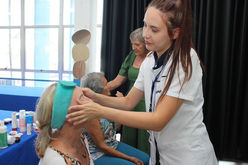 Dia da Mulher: ação da Pró-Família fortalece autoestima e autocuidado entre alunas