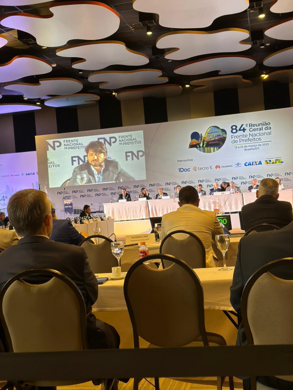 Prefeito de Blumenau participa de encontro com a Frente Nacional dos Prefeitos em Brasília