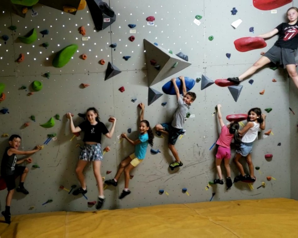 Novo polo de iniciação ao esporte, oferece escalada indoor gratuitamente para crianças e adolescentes