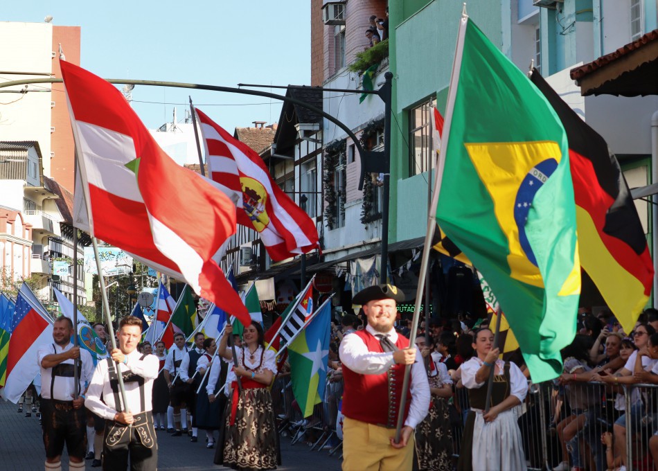 Vagas para o Grupo Blumenau nos desfiles da 38ª Oktoberfest esgotam em uma hora