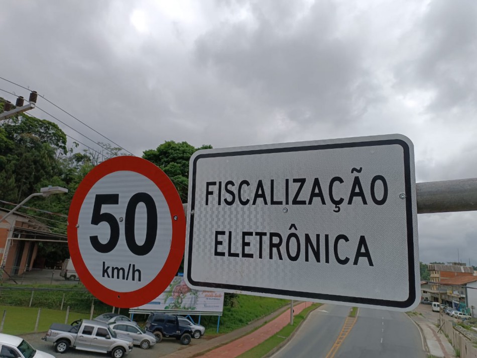 Prefeitura altera velocidade de fiscalização na Rua Engenheiro Udo Deeke