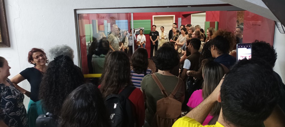 MAB une música e arte visual na abertura da quarta temporada