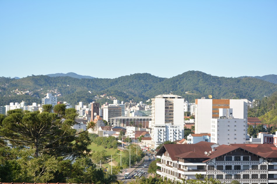 Secretaria de Saúde emite nota de alerta e confirma aumento de casos de meningite em Blumenau