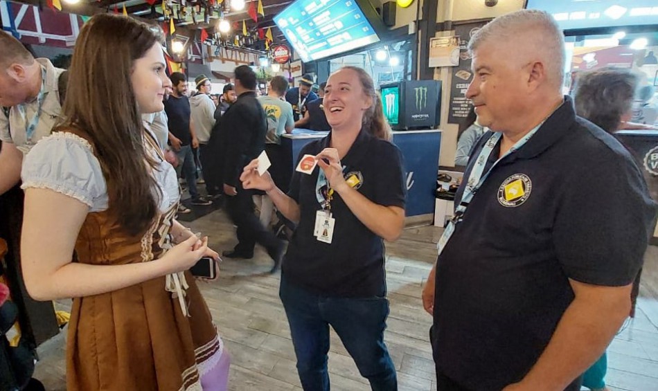 SMTT faz ações com projeto Vila Segura durante a 37ª Oktoberfest