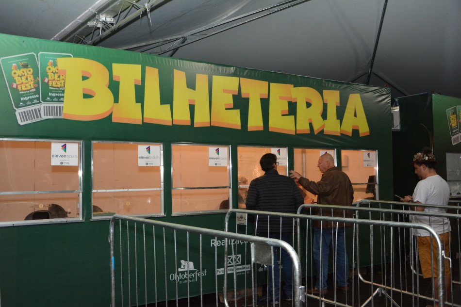 Saiba o que fazer com o ingresso antecipado, com a suspensão temporária da 38ª Oktoberfest Blumenau