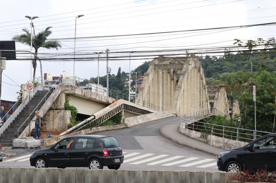 Obra de revitalização da Ponte dos Arcos deixa acesso interrompido no fim de semana